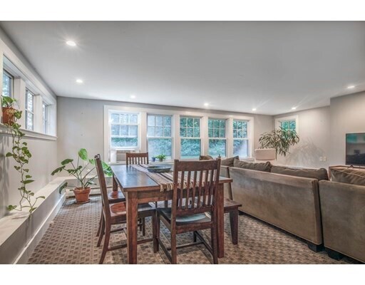 Building Photo - 31 Maple Ave