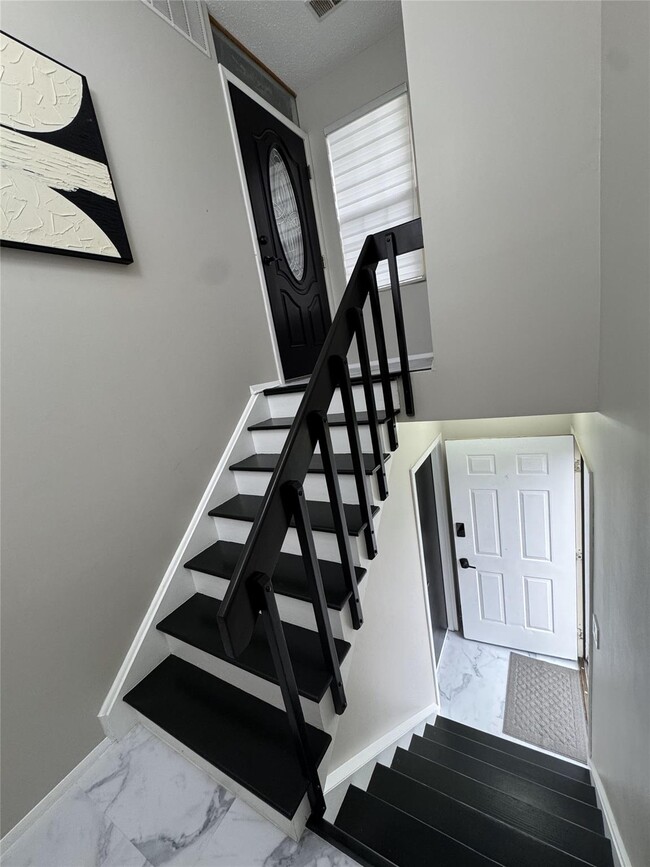 Foto del edificio - 3102 Whispering Hills Dr