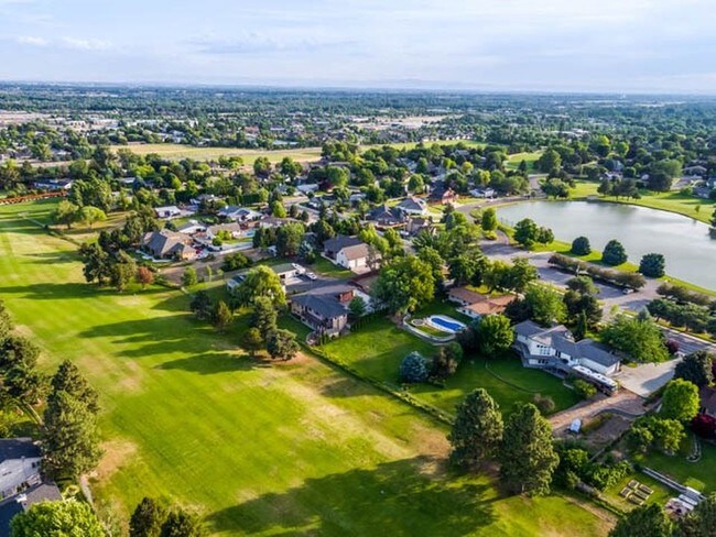 Foto del edificio - 638 N Edgewood Ln