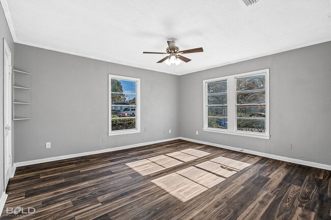 Building Photo - Check Out this 3 bed 2 bath!!