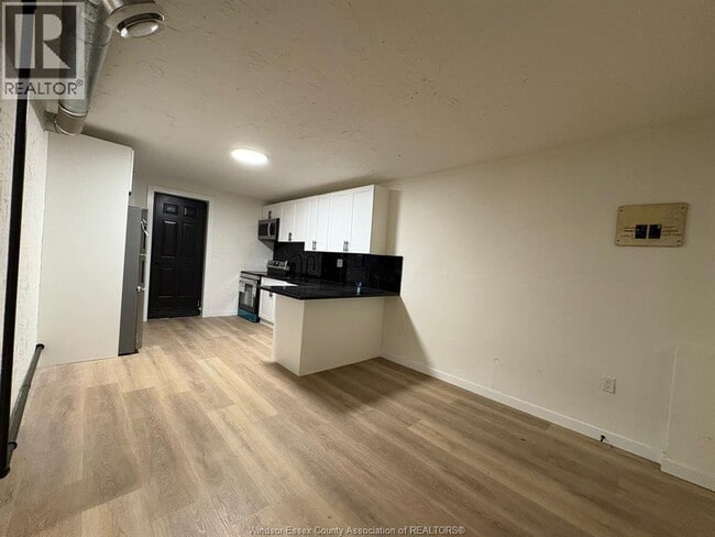 Photo du bâtiment - 1374 Wyandotte St E