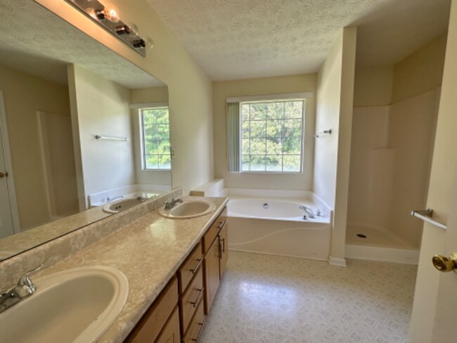 Foto del edificio - 5724 Rockingwood Dr