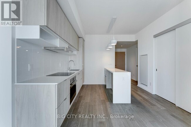 Building Photo - 5 Soudan Ave