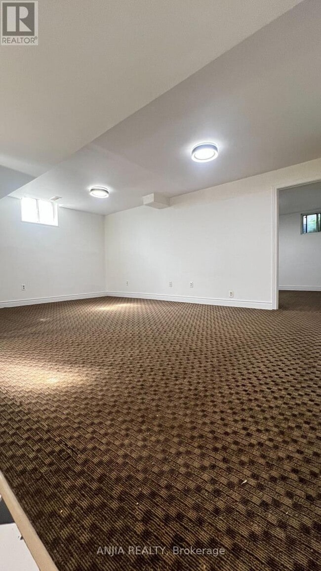 Building Photo - 6 Hillcroft Dr