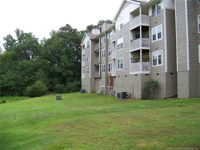 Foto del edificio - 6732 Willowbrook Dr