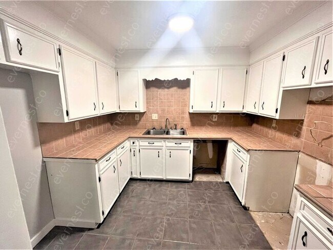 Building Photo - 104 Boxwood Pl S