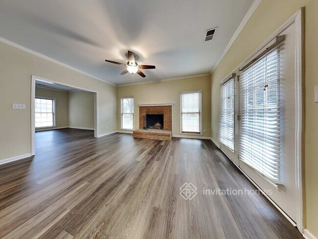 Building Photo - 10621 Northwoods Forest Dr