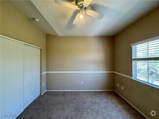 Building Photo - 400 Amber Pine St