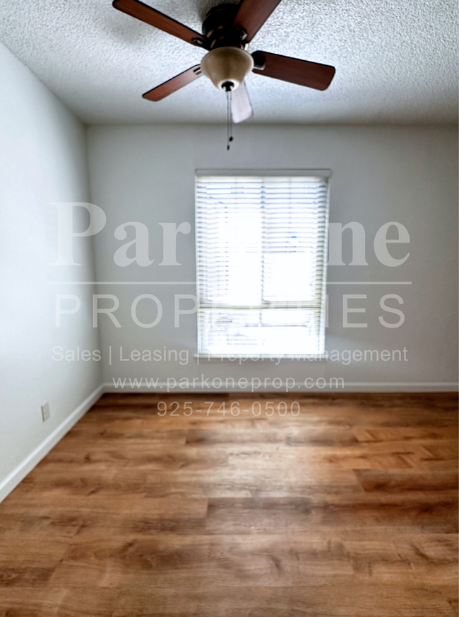 Foto del edificio - Charming Two-Level Condo