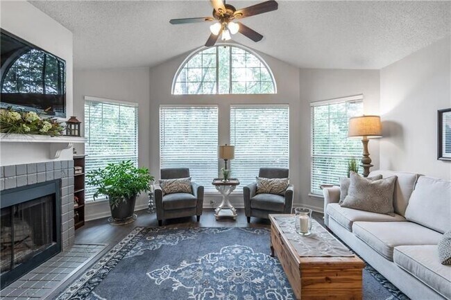 Foto del edificio - 509 Cypress Pointe St