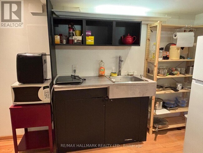 Photo du bâtiment - 588 Spadina Ave.