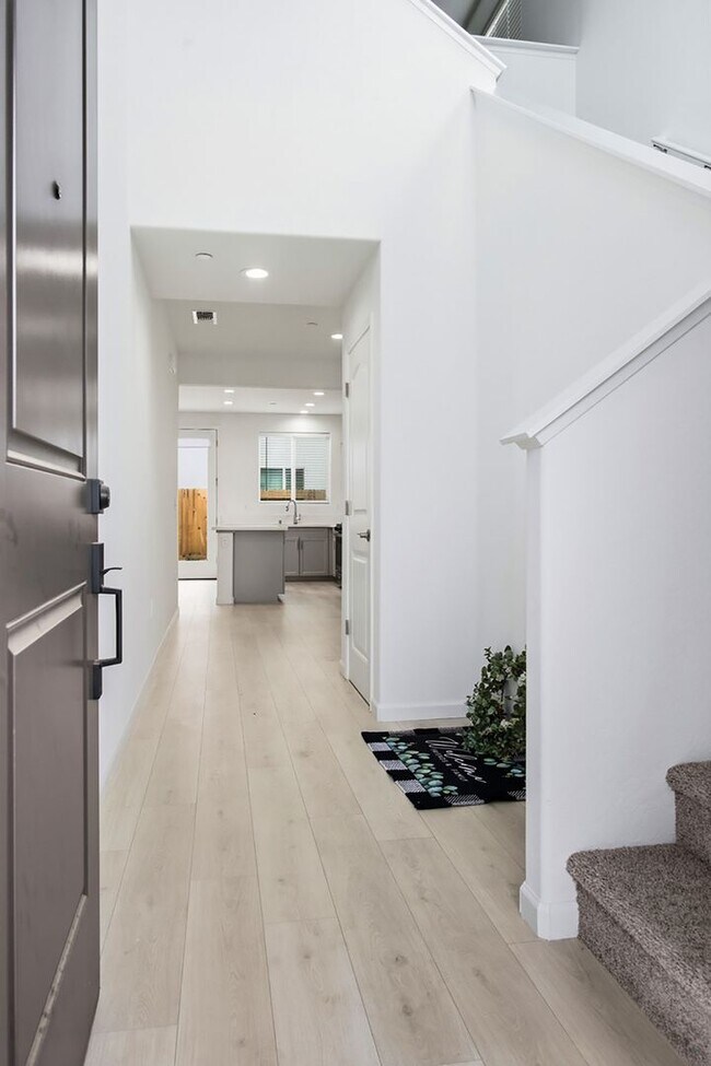 Foto del edificio - Brand New 4 Bedroom 3 Bathroom with solar in NW Visalia!!!