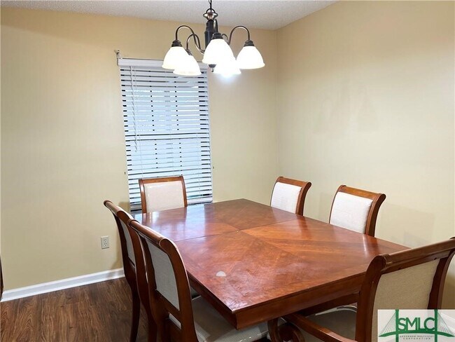 Foto del edificio - 867 Birchwood Ln
