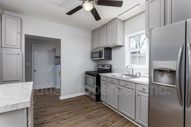 Building Photo - 508 E 6th St