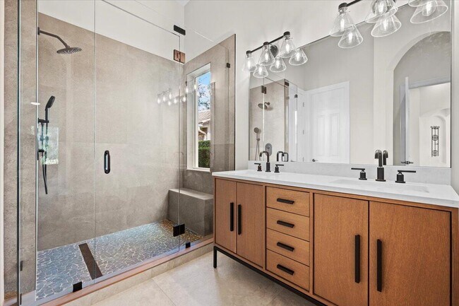 Foto del edificio - 744 Bocce Ct