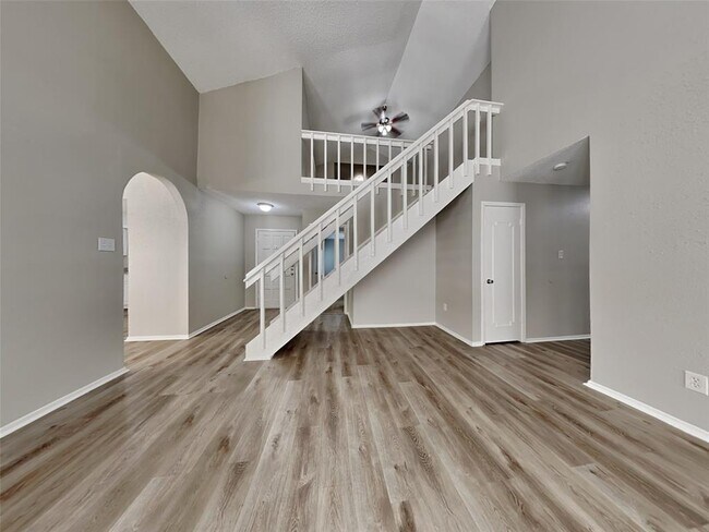 Foto del edificio - 12803 Corona Ln