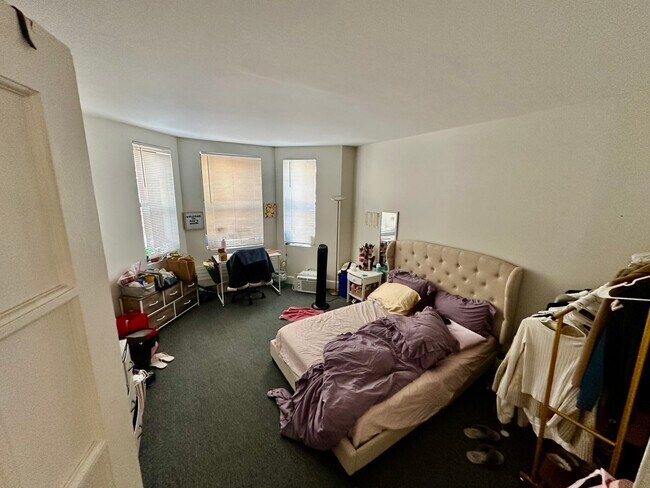 Foto del edificio - 833-835 Beacon St. Unit 2B