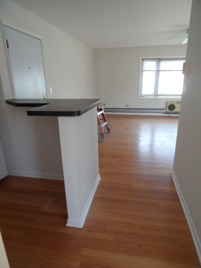 Foto del edificio - 6415 N Hermitage Ave