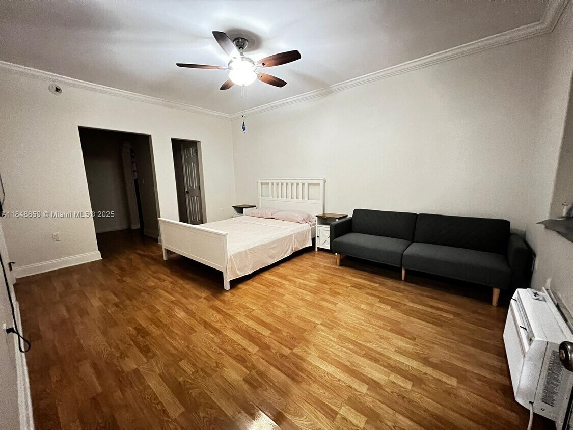 Primary Photo - 1227 Euclid Ave