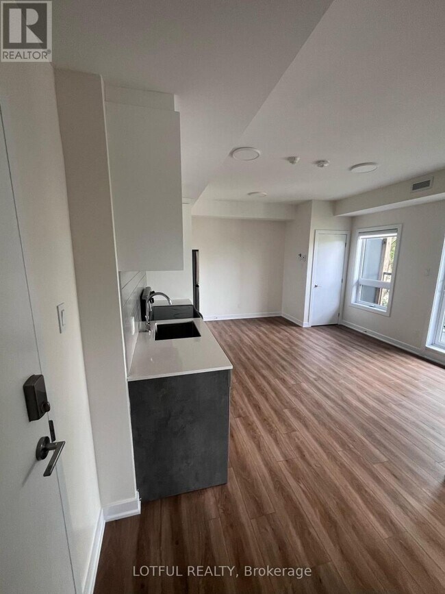 Photo du bâtiment - 630 Churchill Ave N