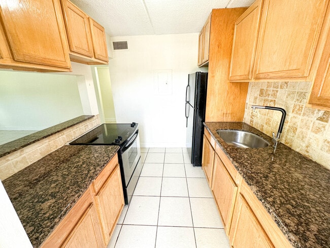 Building Photo - 817 Lighthouse Dr
