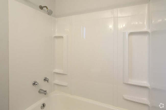 Baño - Hertel Avenue Townhomes