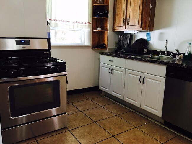 Building Photo - 3856 Alexis St