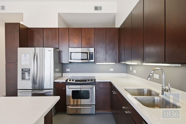 Building Photo - 507 Sabine St