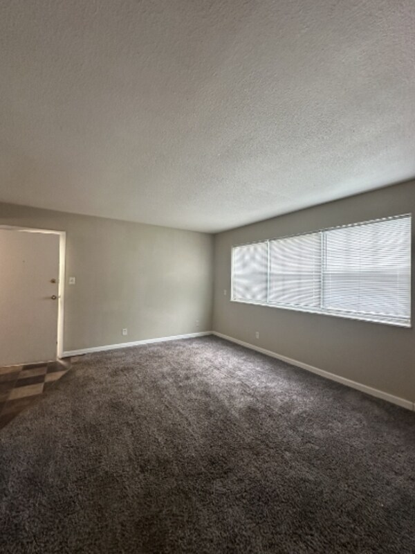 Foto del edificio - 1450 Meadowview Dr