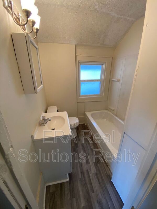 Building Photo - 296 S Harris Ave