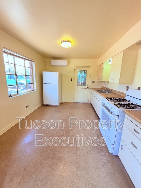 Foto del edificio - 2831 E Adams St