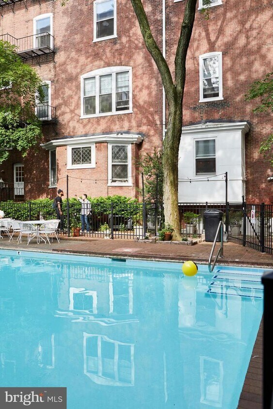 Primary Photo - 1012 Spruce St