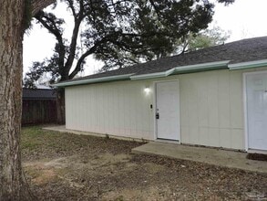 Building Photo - 130 E 9 Mile Rd