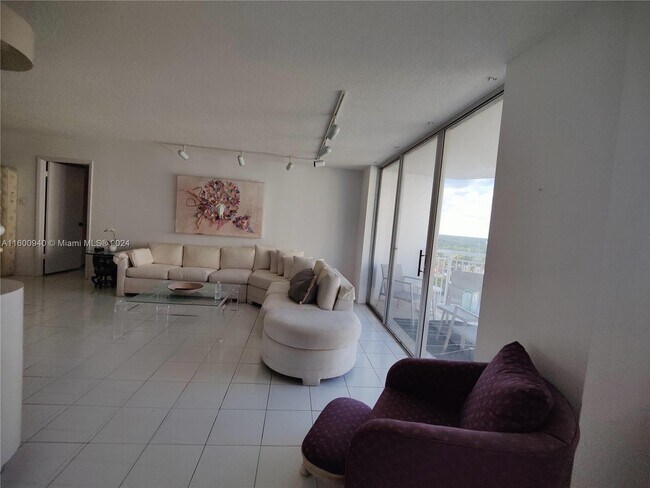 Foto del edificio - 18021 Biscayne Blvd