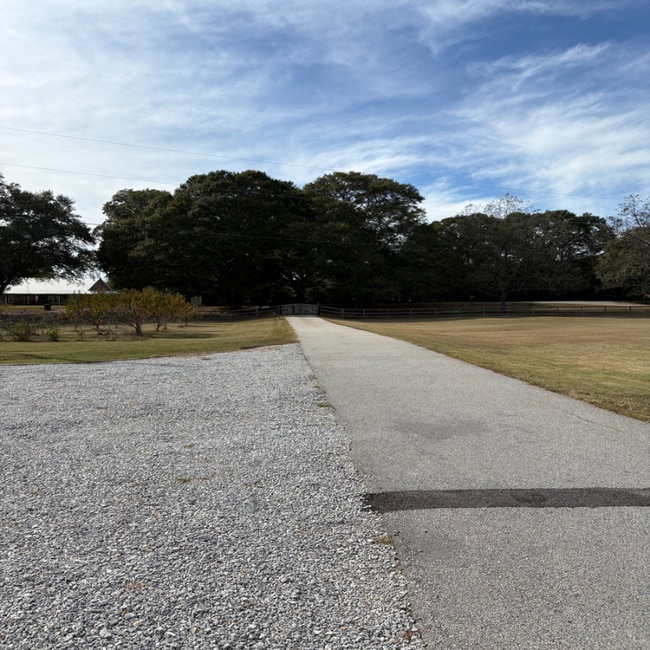 Foto del edificio - 760 Old Camp Church Rd