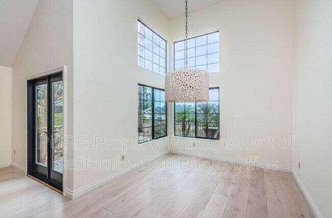 Building Photo - 1835 Bel Air Terrace