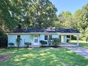 Building Photo - 3120 Tuckaway Dr