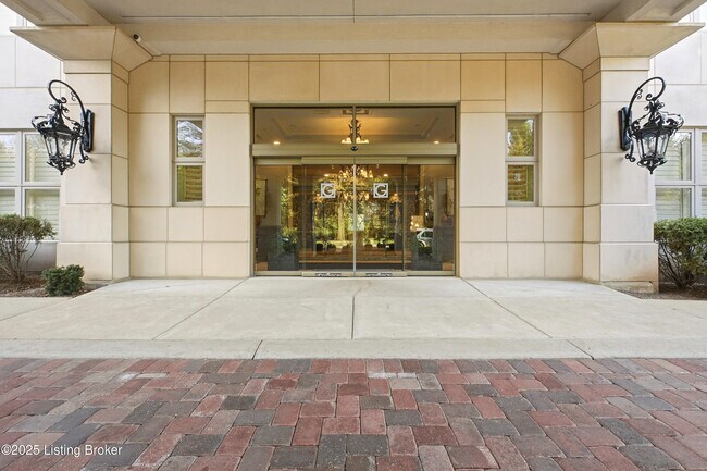 Building Photo - 6600 Seminary Woods Pl