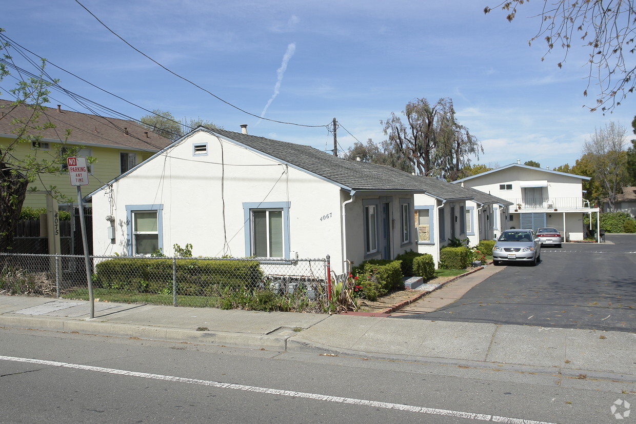 Primary Photo - 4041-4067 Vineyard Ave