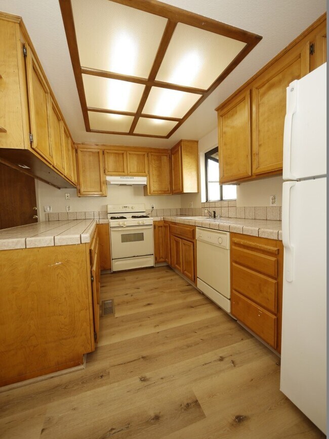 Foto del edificio - 24 Welch Ln