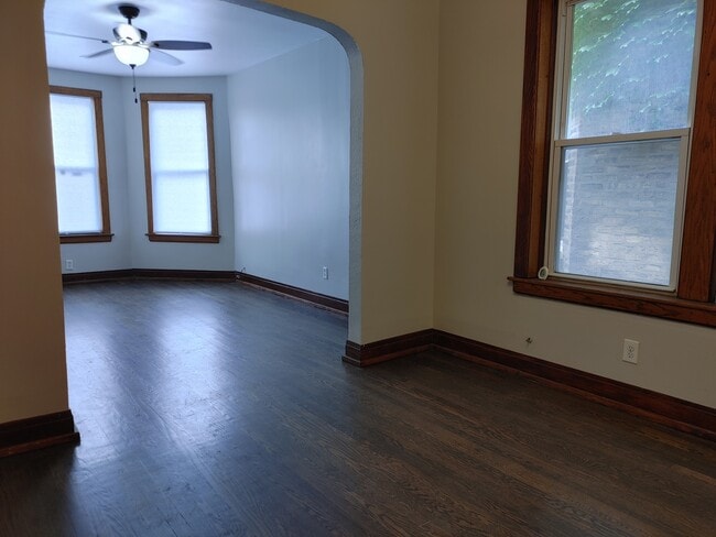 Building Photo - 904 N Homan Ave