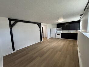 Building Photo - 4619 Rue Principale