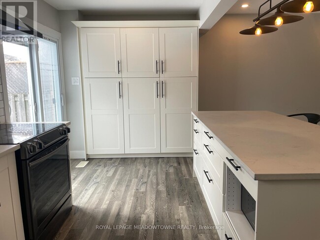 Photo du bâtiment - 742 Coulson Ave