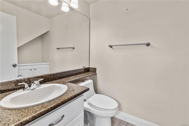 Foto del edificio - 166 Almador, Irvine, CA 92614 - 3 BR 3 BA ...