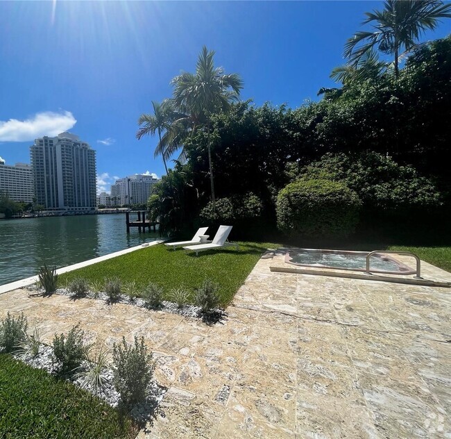 Oceanfront Houses for Rent with a Swimming Pool Miami Beach, FL 1