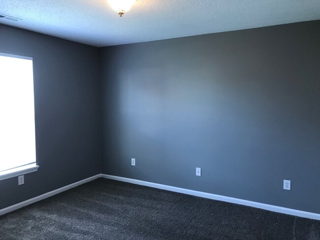 Foto del edificio - Lawrence Twp -  2 BR