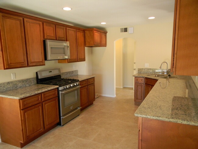 Photo - 1404 E Sycamore Ave House