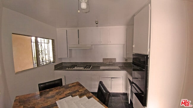 Building Photo - 4106 Rosewood Ave