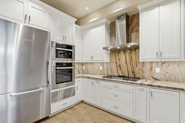 Building Photo - 2144 Vizcaya Cir