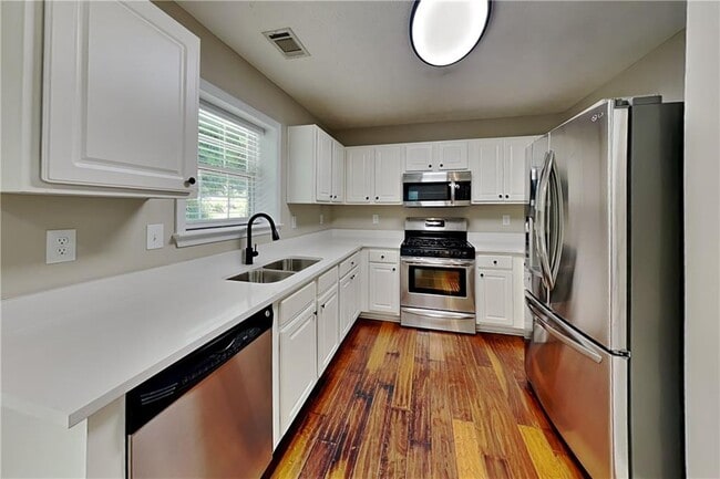 Building Photo - 1045 Winthrope Chase Dr